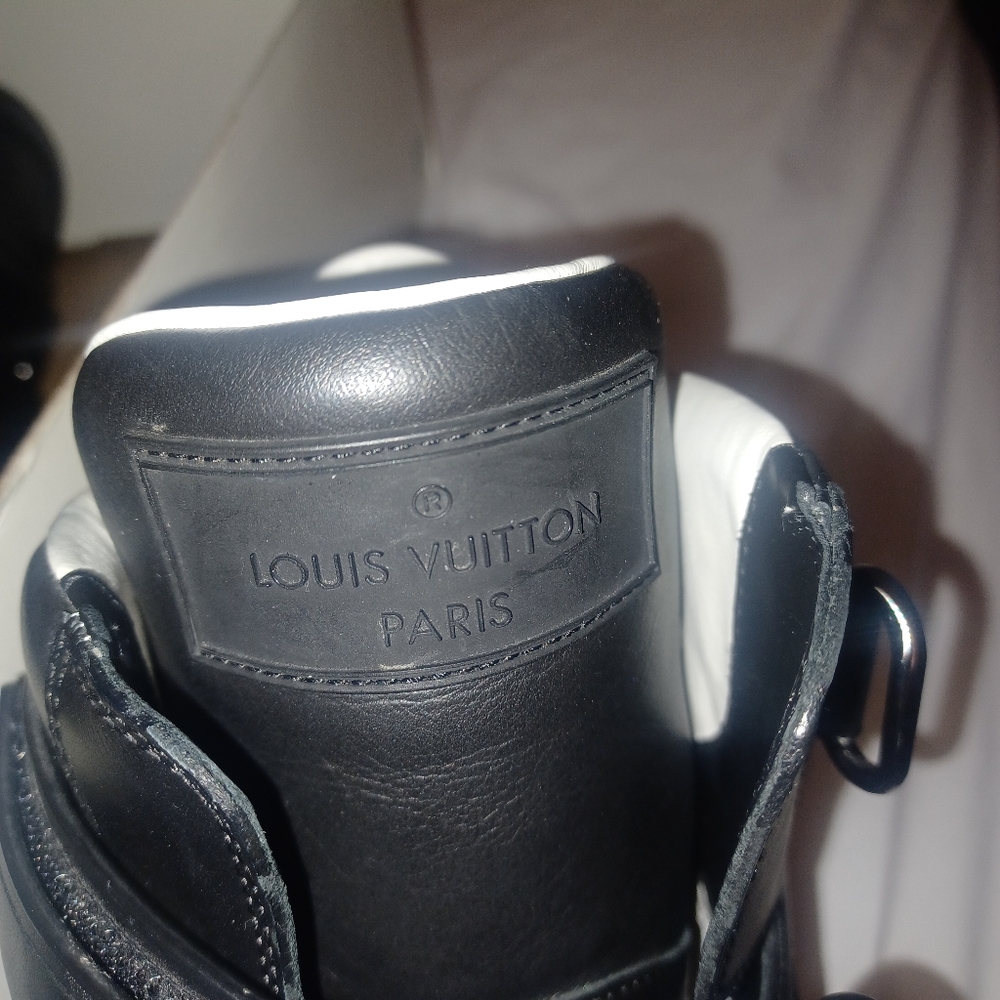 LOUIS VUITTON - Picture 2 of 4